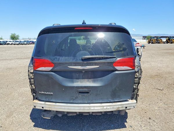 2020 CHRYSLER VOYAGER