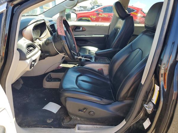 2020 CHRYSLER VOYAGER