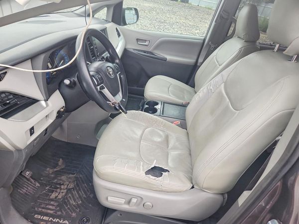 2018 TOYOTA SIENNA LE