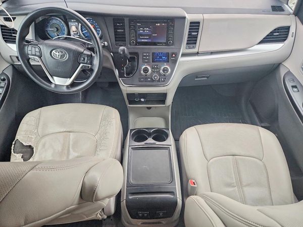 2018 TOYOTA SIENNA LE