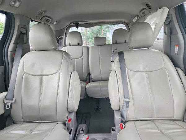 2018 TOYOTA SIENNA LE
