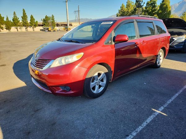 2017 TOYOTA SIENNA LE Mobility/LE
