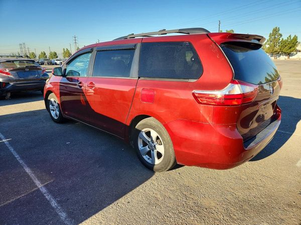 2017 TOYOTA SIENNA LE Mobility/LE