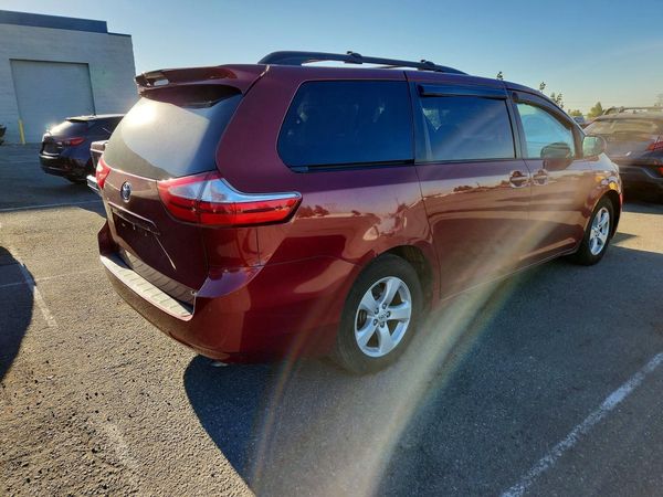 2017 TOYOTA SIENNA LE Mobility/LE