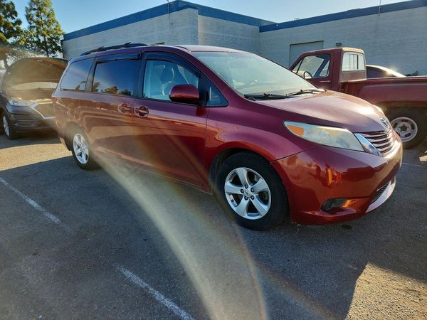 2017 TOYOTA SIENNA LE Mobility/LE