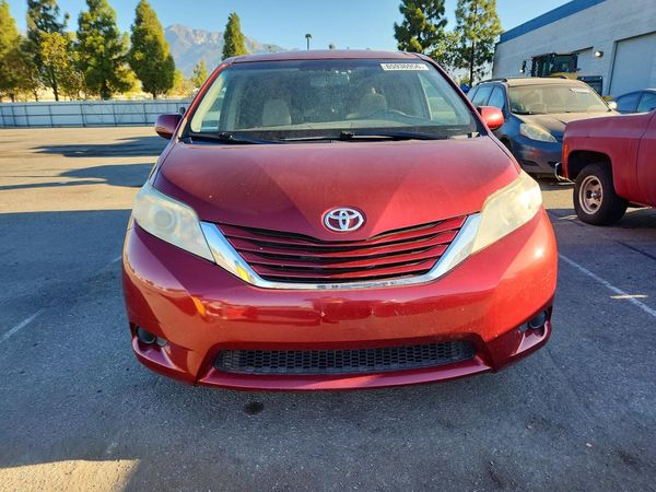 2017 TOYOTA SIENNA LE Mobility/LE