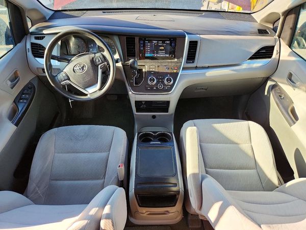 2017 TOYOTA SIENNA LE Mobility/LE