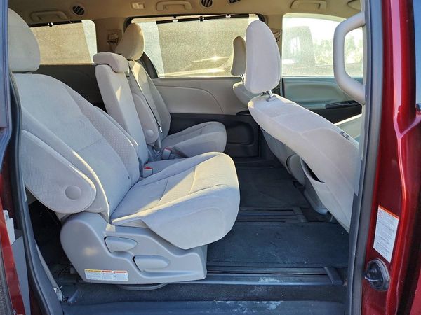 2017 TOYOTA SIENNA LE Mobility/LE
