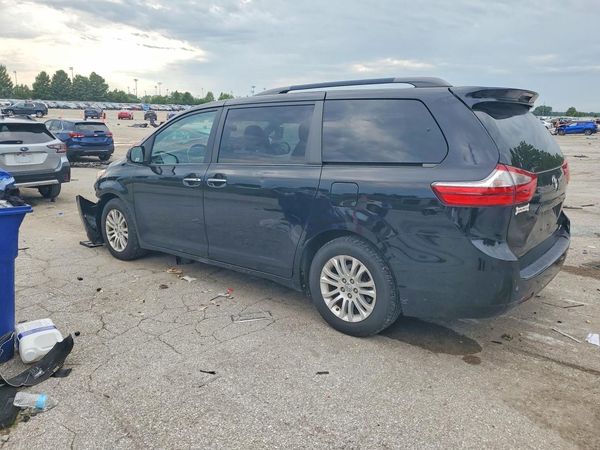 2017 TOYOTA SIENNA