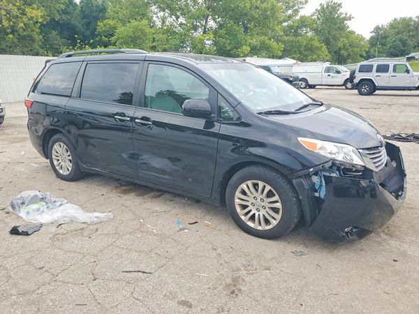 2017 TOYOTA SIENNA