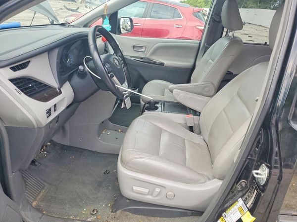 2017 TOYOTA SIENNA