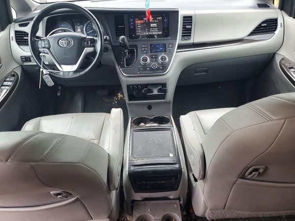 2017 TOYOTA SIENNA