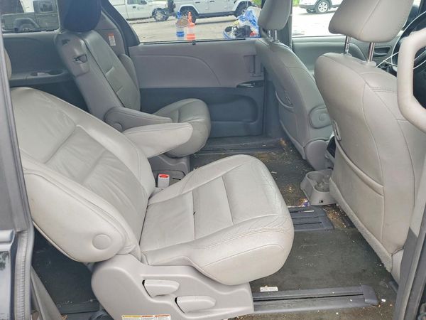 2017 TOYOTA SIENNA