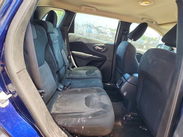 2015 JEEP CHEEROKEE Sport