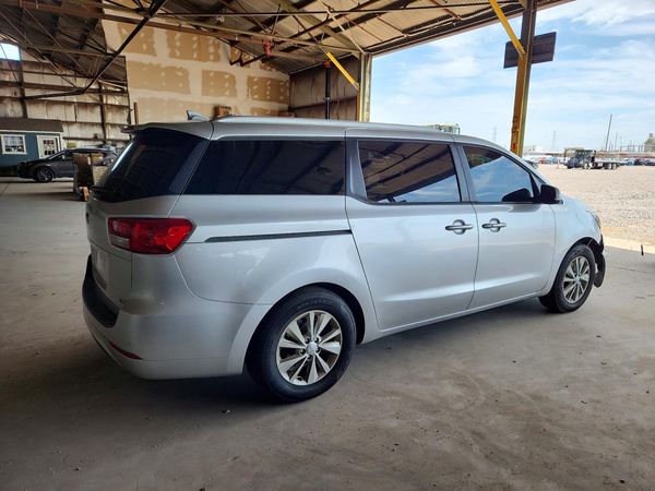 2017 KIA SEDONA LX