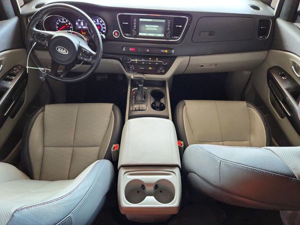 2017 KIA SEDONA LX