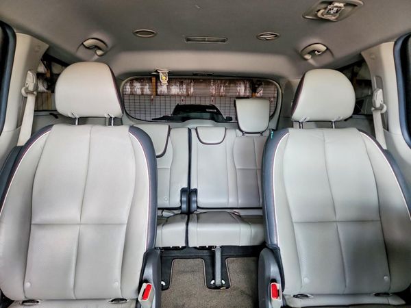 2017 KIA SEDONA LX