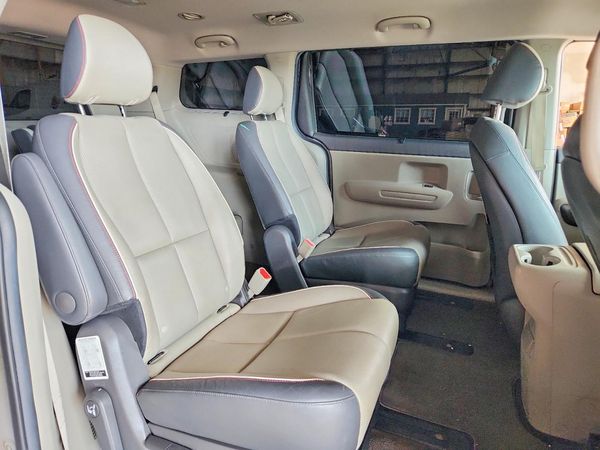 2017 KIA SEDONA LX
