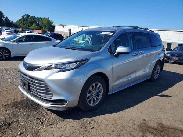 2021 TOYOTA SIENNA LE