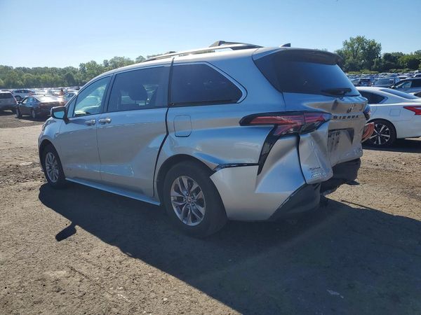 2021 TOYOTA SIENNA LE