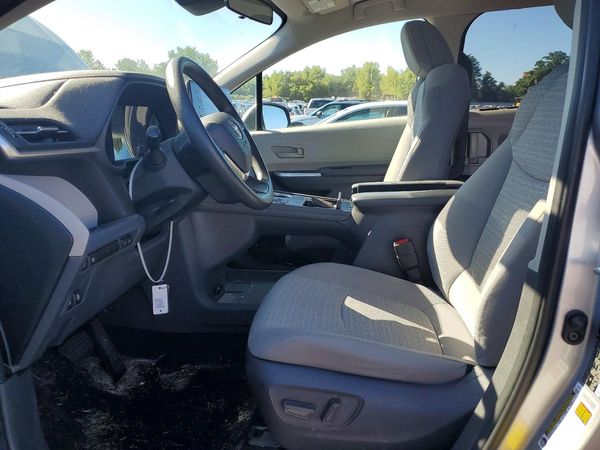 2021 TOYOTA SIENNA LE