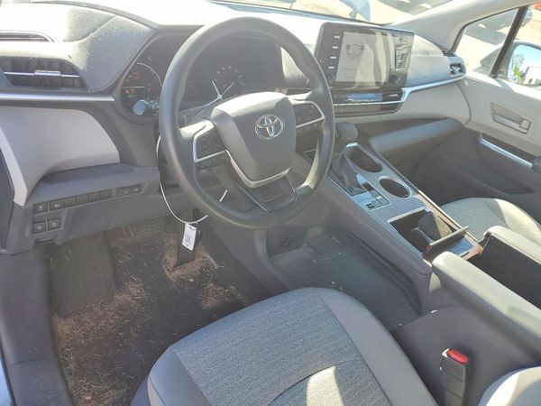 2021 TOYOTA SIENNA LE