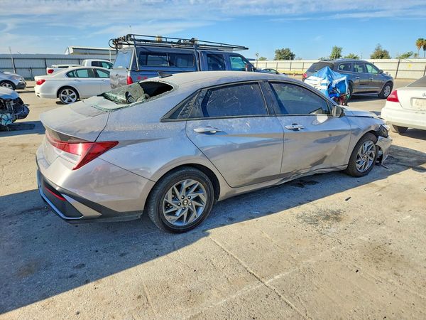 2024 HYUNDAI ELANTRA