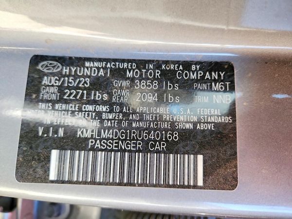 2024 HYUNDAI ELANTRA