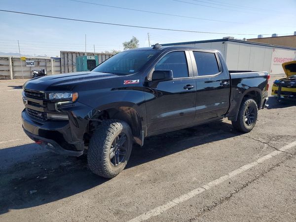 2021 CHEVROLET SILVERADO Trail Boss - LT — Front 3/4
