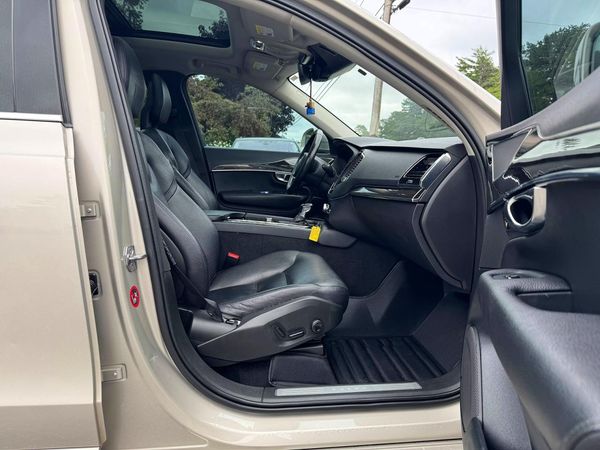 2018 VOLVO XC90 Momentum