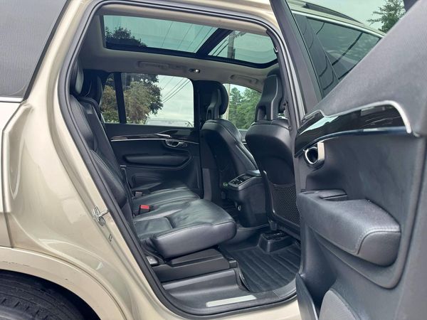 2018 VOLVO XC90 Momentum