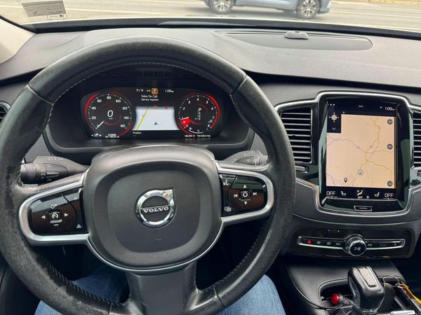 2018 VOLVO XC90 Momentum