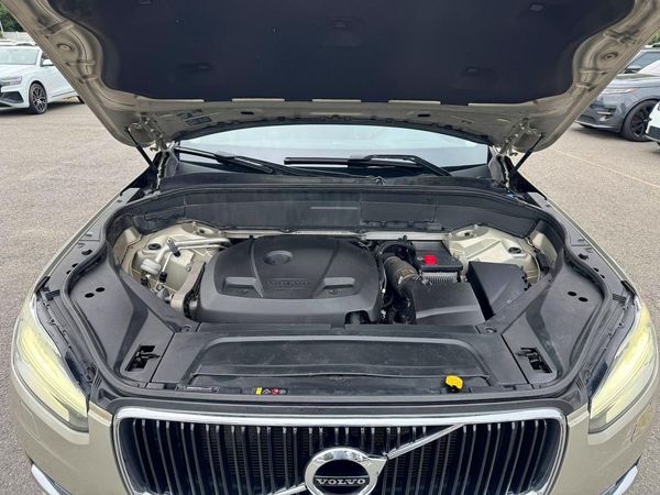 2018 VOLVO XC90 Momentum