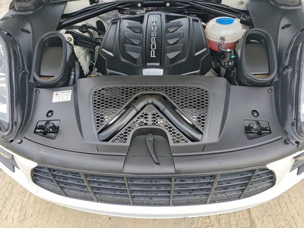 2017 PORSCHE MACAN