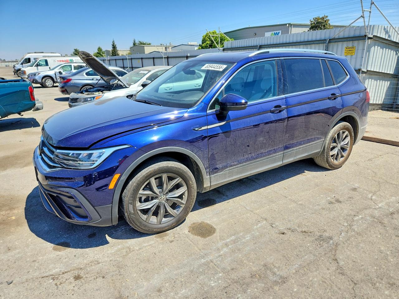 2023 VOLKSWAGEN TIGUAN SE — Front 3/4
