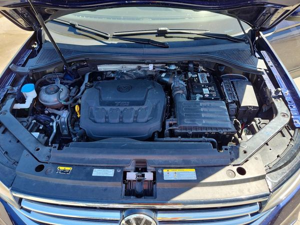 2023 VOLKSWAGEN TIGUAN SE — Engine bay