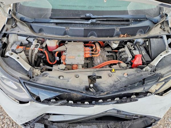 2017 CHEVROLET BOLT LT — Engine bay