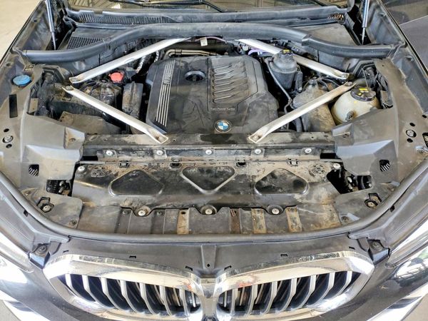 2021 BMW X5 xDrive40i — Engine bay
