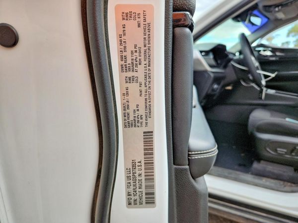 2023 JEEP GRAND CHEROKEE
