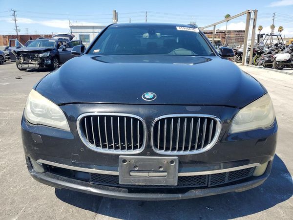 2013 BMW 740