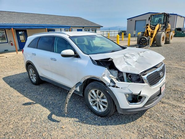 2016 KIA SORENTO L / LX