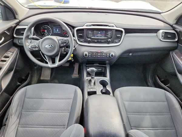 2016 KIA SORENTO L / LX