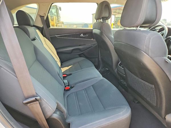 2016 KIA SORENTO L / LX