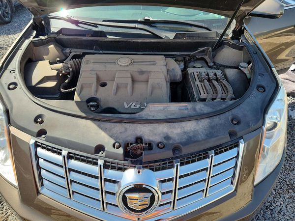2014 CADILLAC SRX — Engine bay