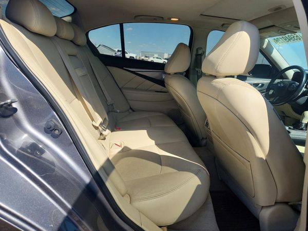 2015 INFINITI Q50