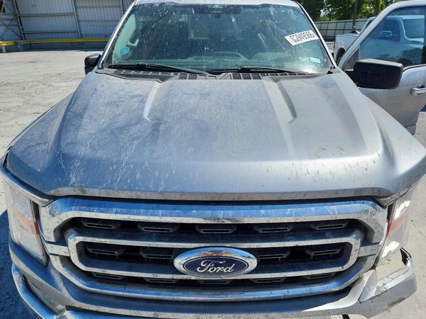 2022 FORD F150 — Engine bay