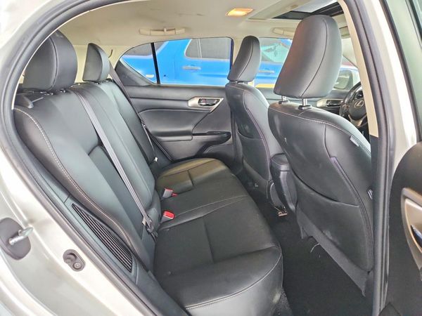 2015 LEXUS CT 200h