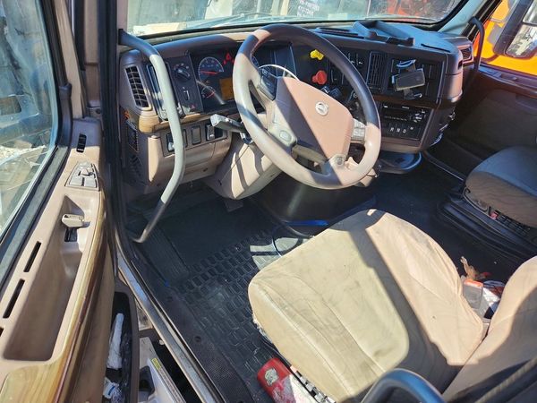 2016 VOLVO VN