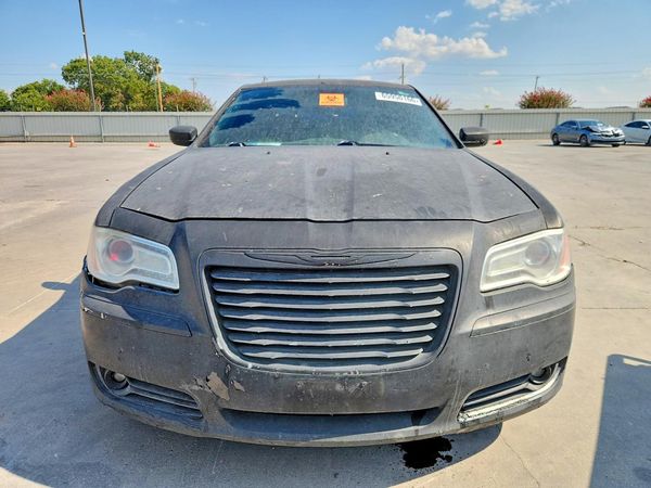 2013 CHRYSLER 300 Base/Limited