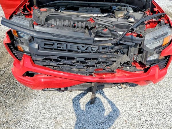 2023 CHEVROLET SILVERADO Custom — Engine bay